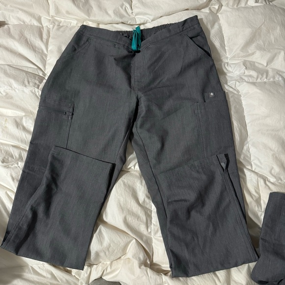 Figs Scrub Set - Picture 6 of 9